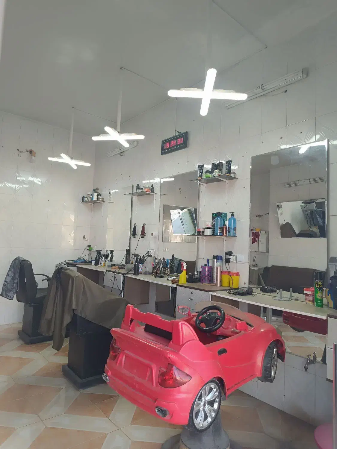 اجاره صندلی آرایشگاه مردانه|خدمات آرایشگری و زیبایی|شیراز, شهرک گلها|دیوار