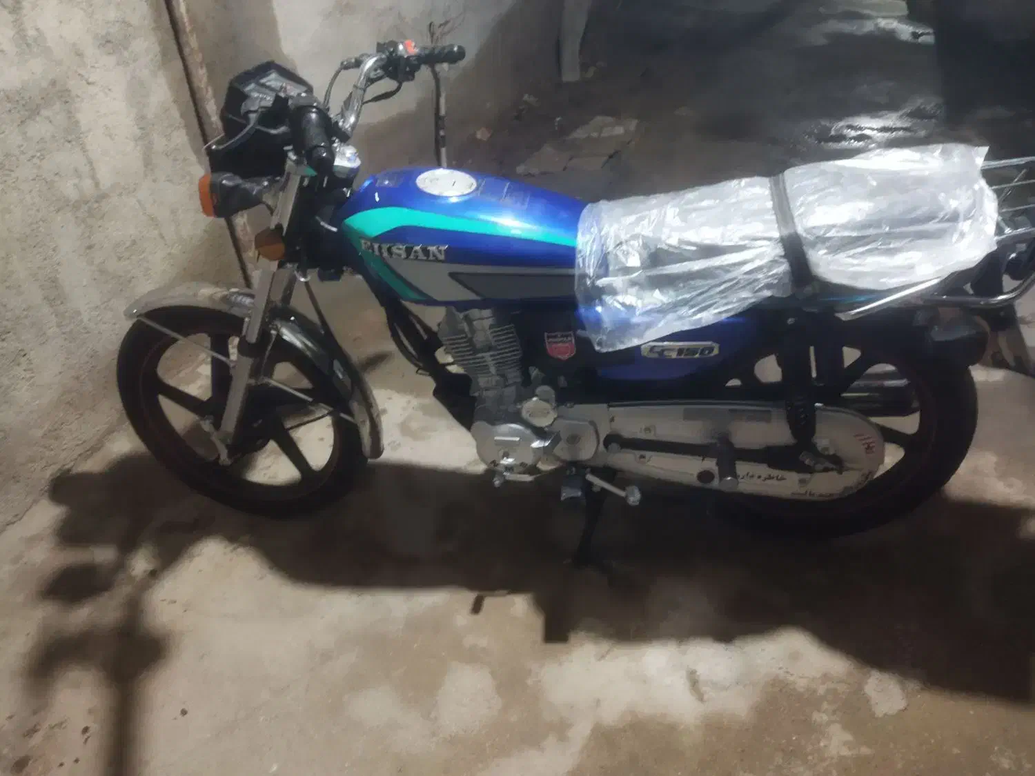 موتور خشک ۷۰۰ تا کارکرد|موتورسیکلت|بومهن, |دیوار