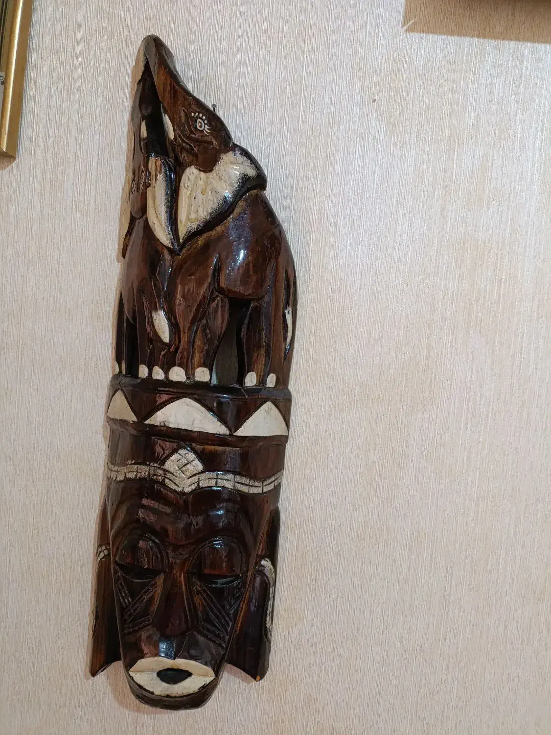 مجسمه چوبی|مجسمه، تندیس، ماکت|گلبهار, شهر جدید گلبهار|دیوار