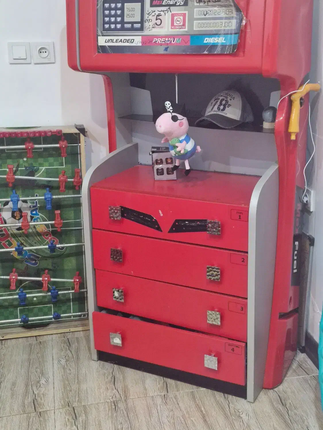 تخت ماشینی و دلاور پمپ بنزین|تخت و سرویس خواب|کلاله, |دیوار