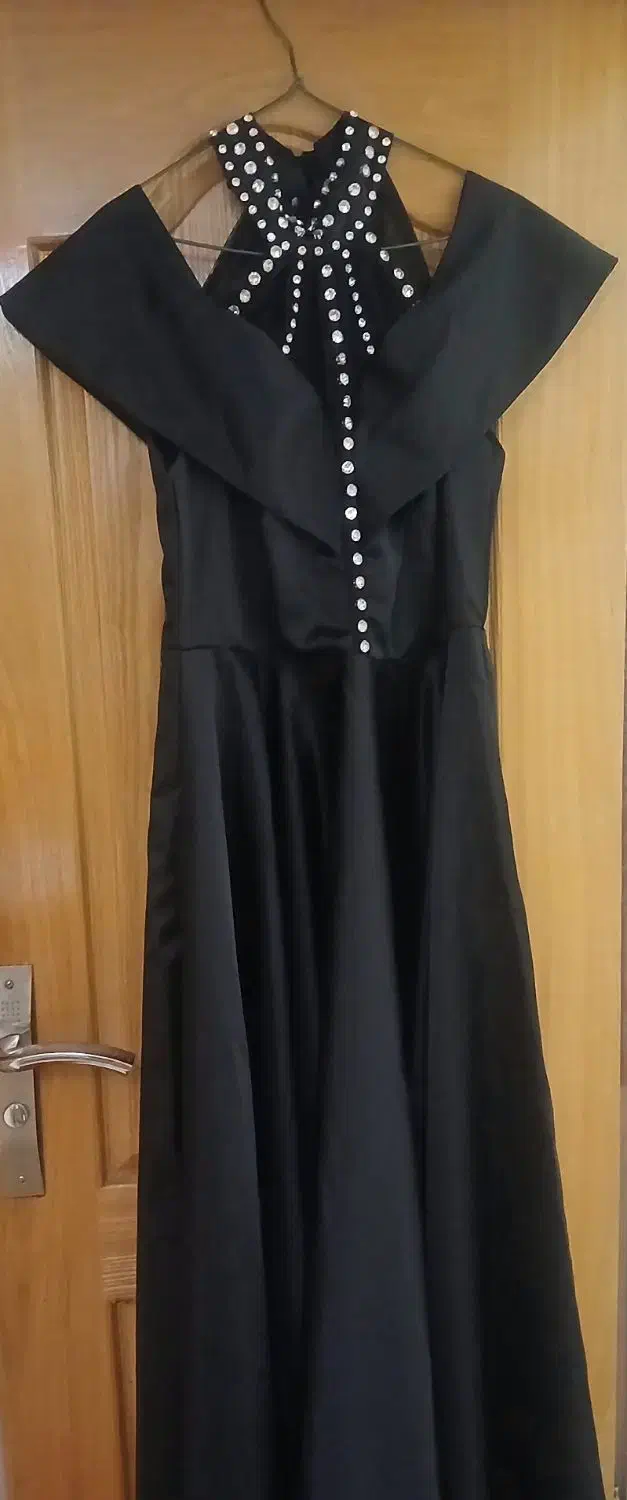 پیراهن مجلسی|لباس|اندیشه, شهرک کوثر|دیوار