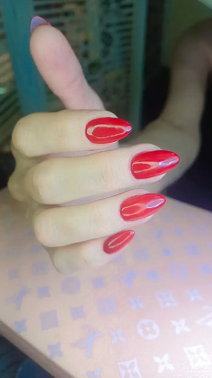 خدمات کاشت ناخن حرفه ای و ماندگار|خدمات آرایشگری و زیبایی|نور, |دیوار