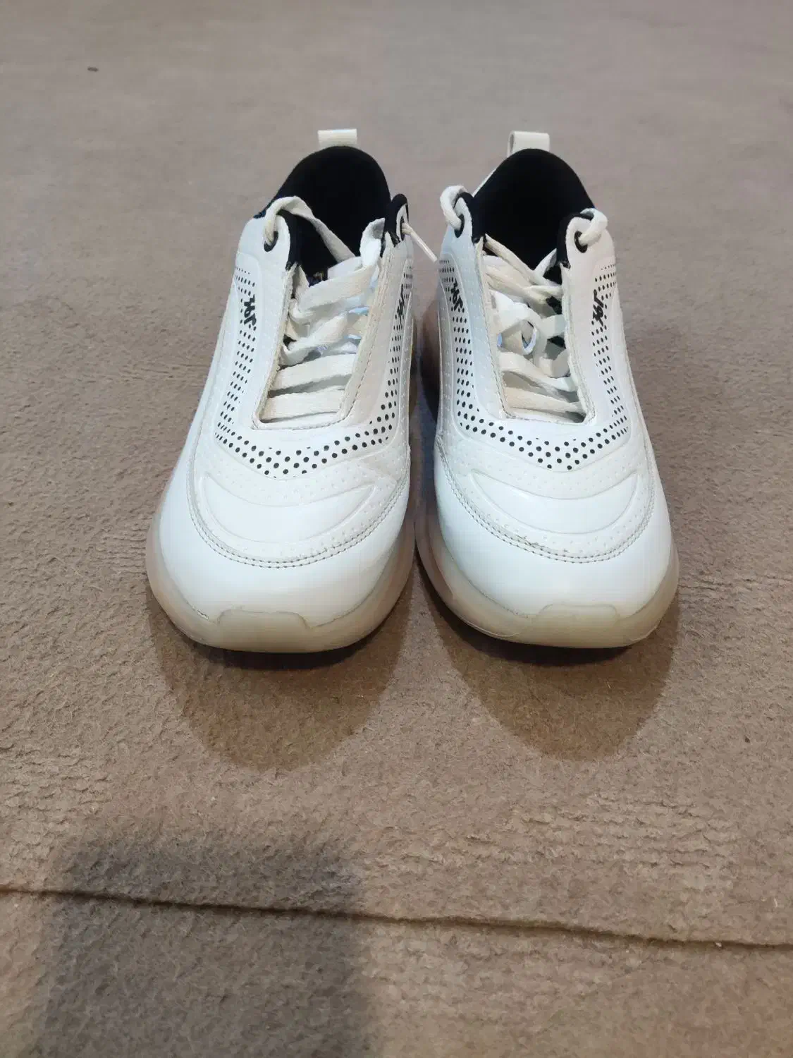 کفش اسپرت|کیف، کفش، کمربند|خوی, |دیوار