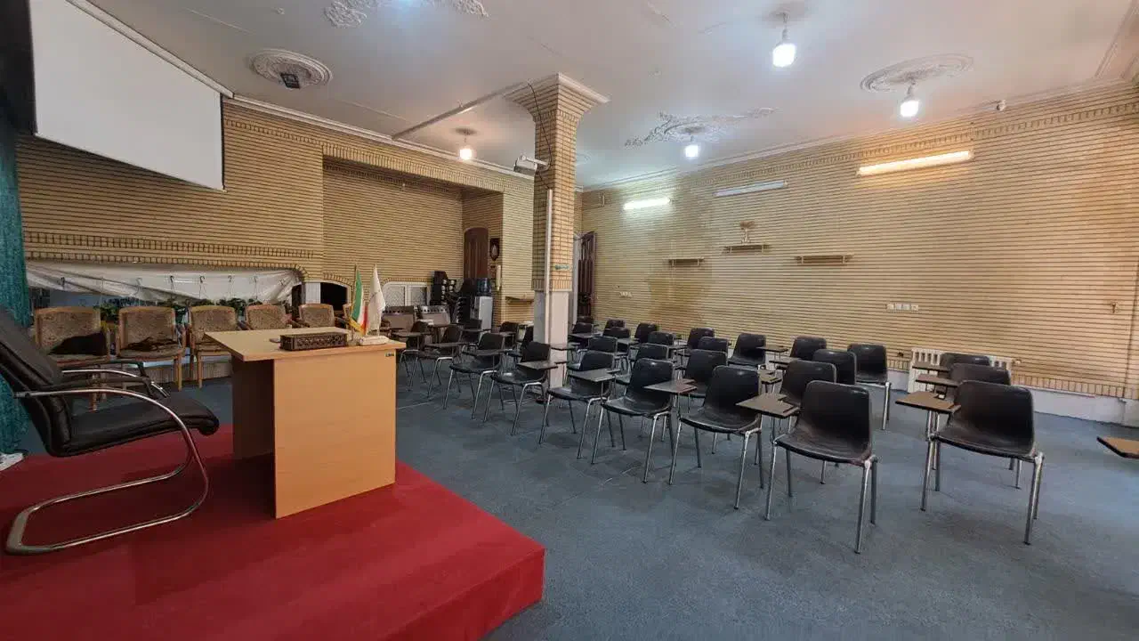اجاره فضا سالن کلاس آموزشی|اجارهٔ کوتاه‌مدت دفتر کار و فضای آموزشی|قم, بلوار امین و ساحلی|دیوار