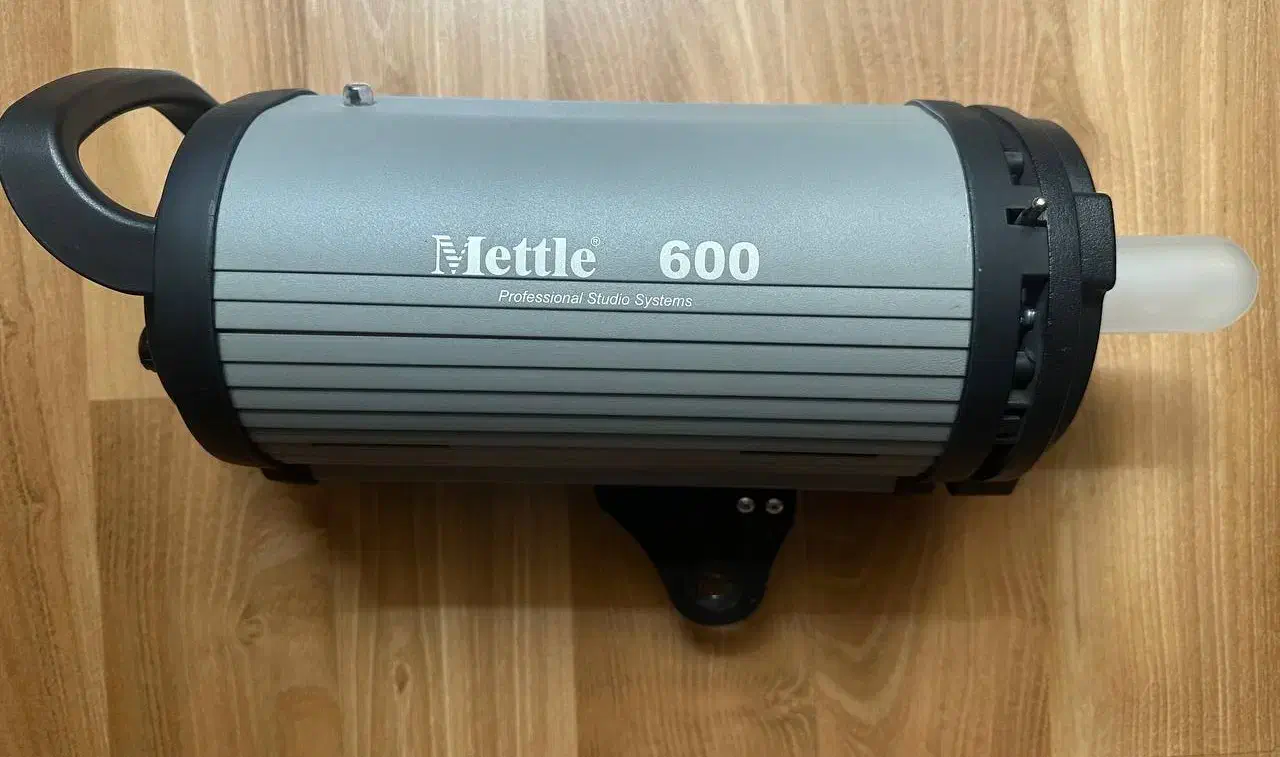 2 عدد فلاش متل mettle 600|دوربین عکاسی و فیلمبرداری|تهران, فردوس|دیوار