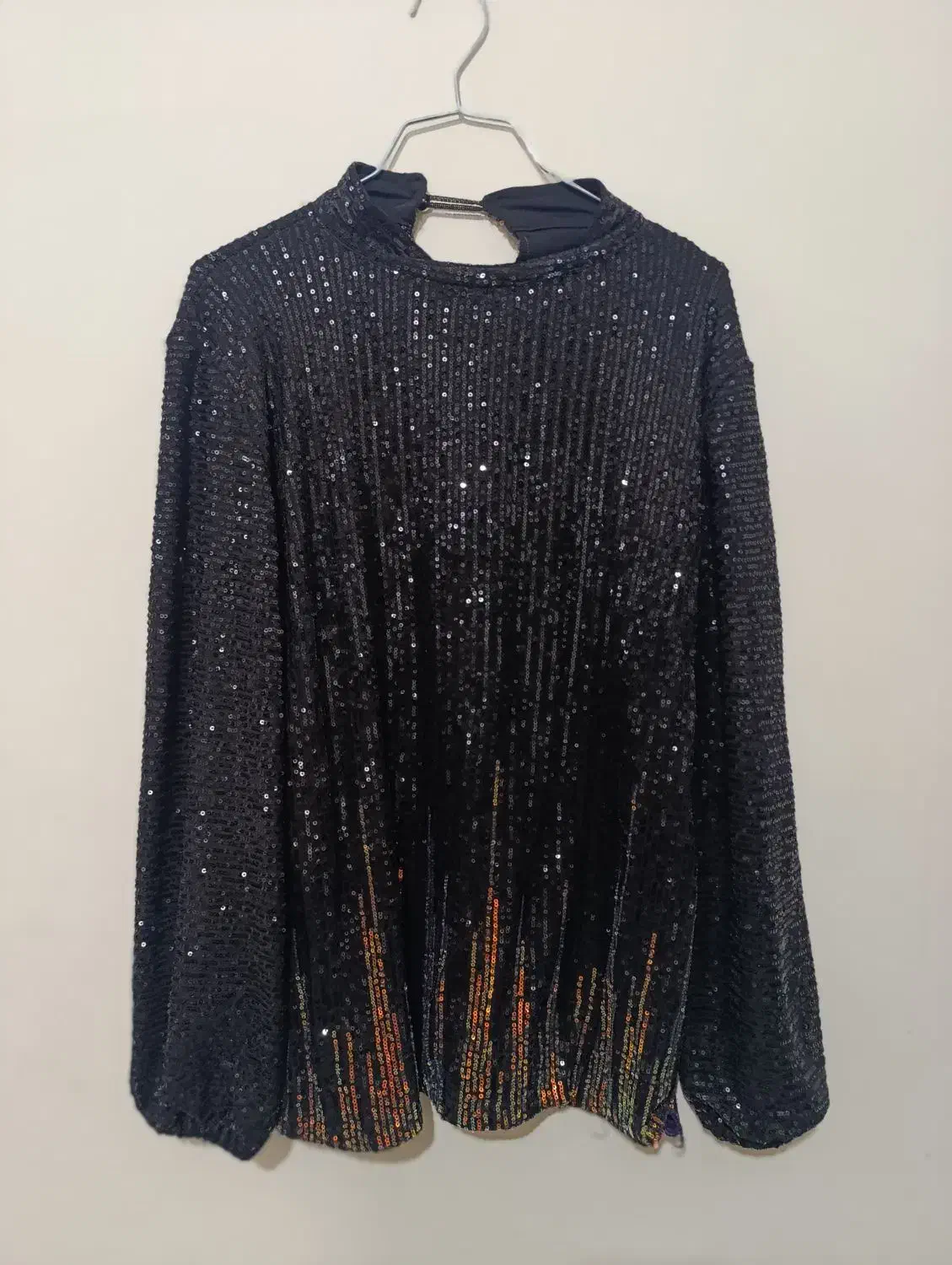 تعدادی لباس|لباس|هشتگرد, شهرک ولیعصر (مصلی)|دیوار