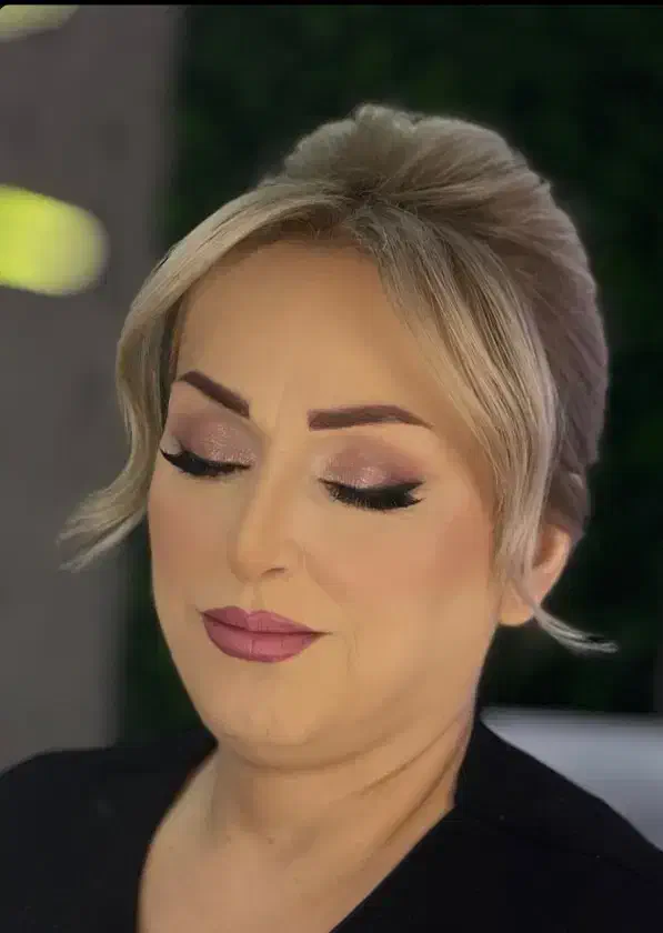 خدمات میکاپ و شنیون تخصصی در تخفیفات|خدمات آرایشگری و زیبایی|مشهد, بهمن|دیوار