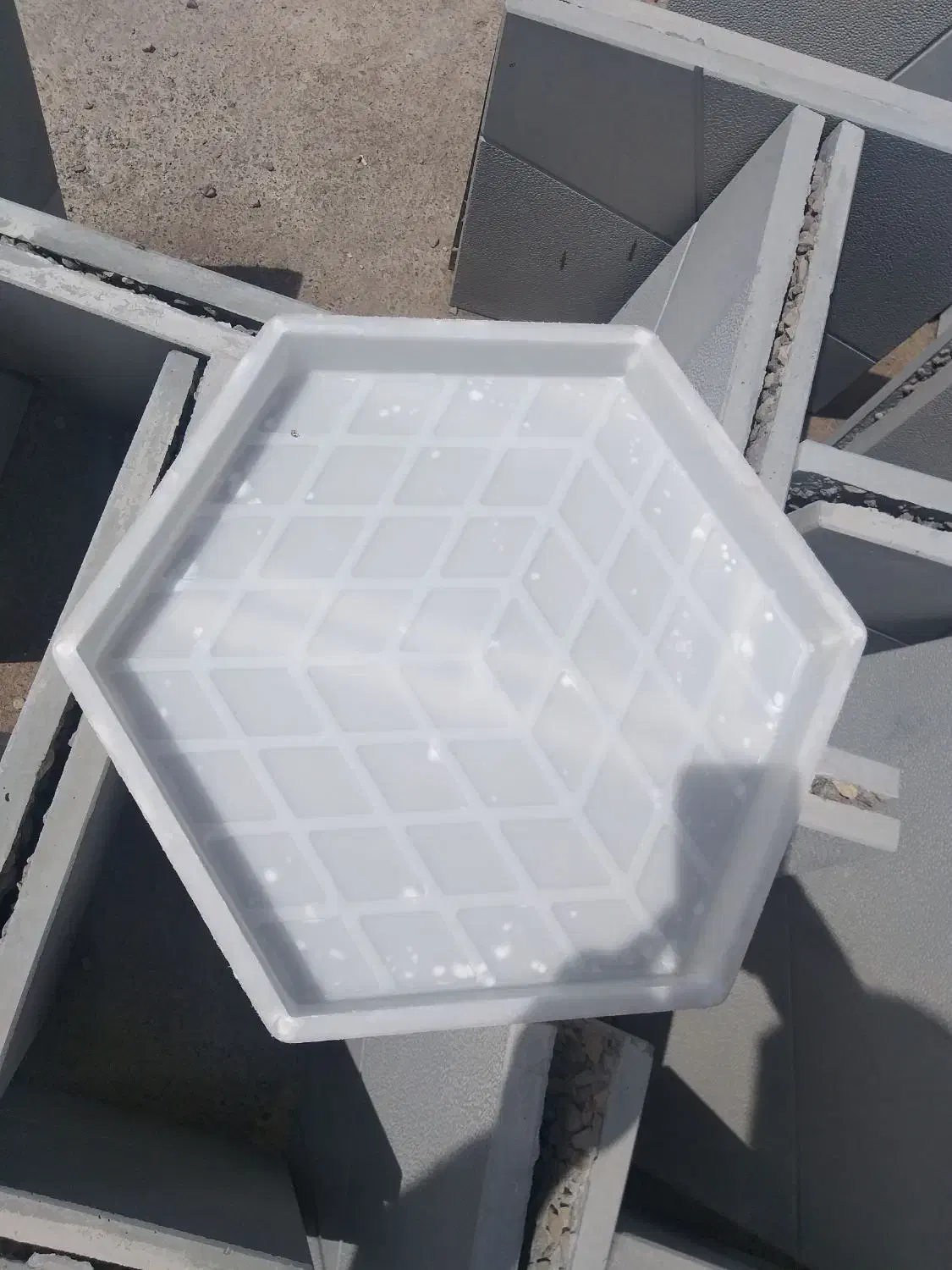 فروش قالب موزاییک و میکسر|عمده‌فروشی|میانه, |دیوار