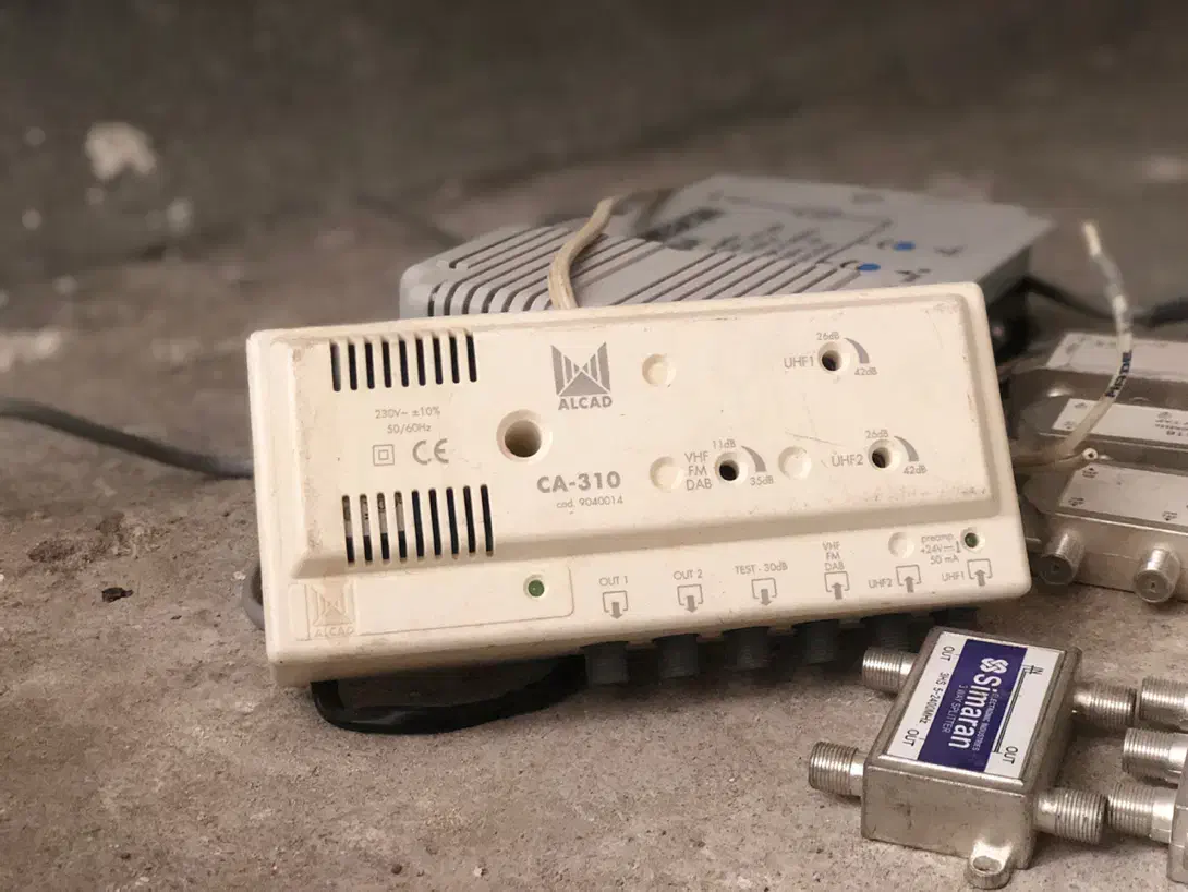 آمپلی و تقسیم کننده آنتن مرکزی|صوتی و تصویری|پرند, فاز ۴|دیوار