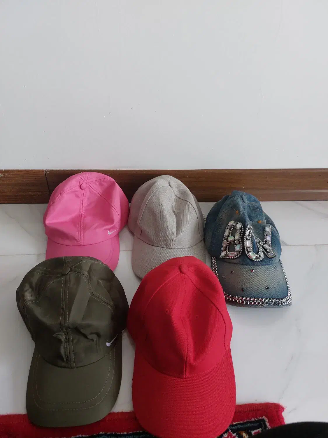 کلاه|لباس|قم, دروازه چوبی|دیوار