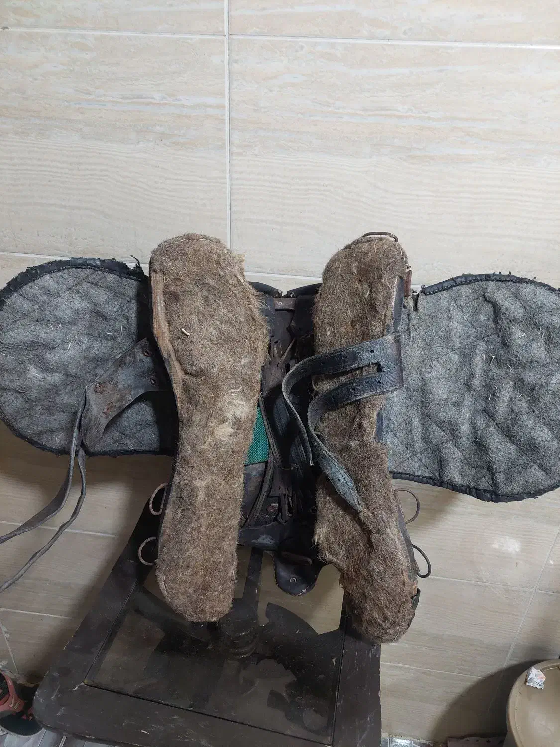 زین قدیمی انگلیسی|اسب و تجهیزات اسب‌سواری|سنندج, |دیوار