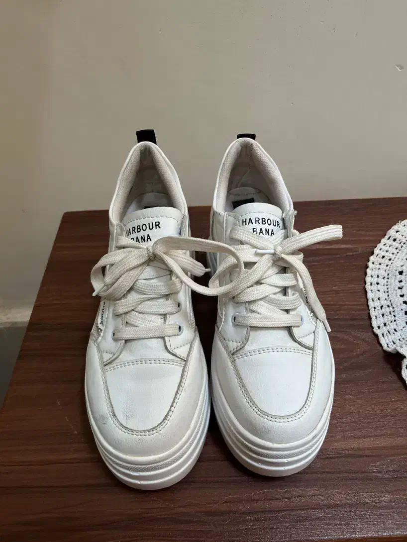 کفش اسپورت لژدار سفید|کیف، کفش، کمربند|سبزوار, قصبه اب یمین|دیوار