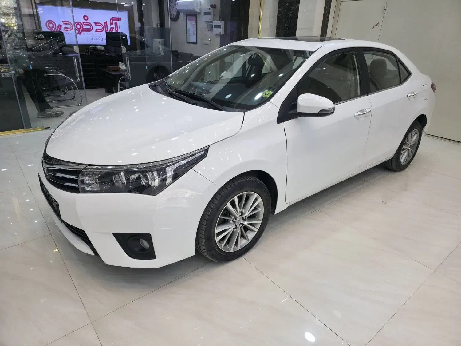 تویوتا کرولا مدل ۲۰۱۵|خودرو سواری و وانت|شاهین‌شهر, گزبرخوار|دیوار