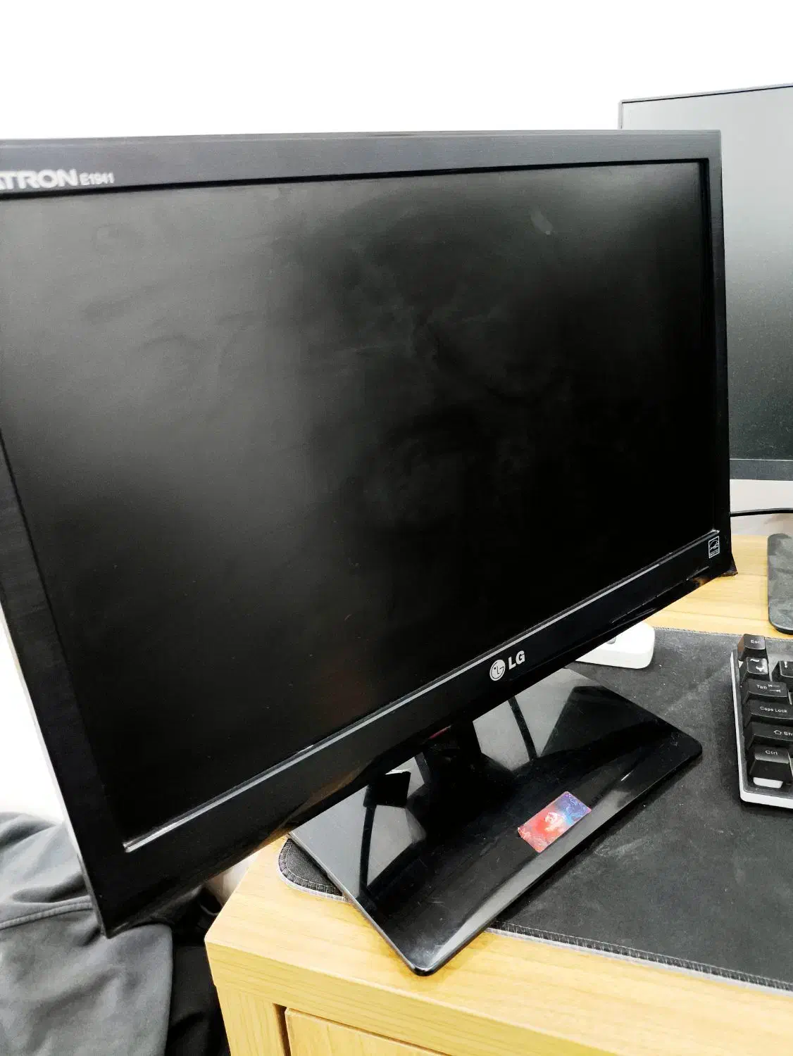 مانیتور LG در حد نو|قطعات و لوازم جانبی رایانه|قم, زنبیل آباد|دیوار