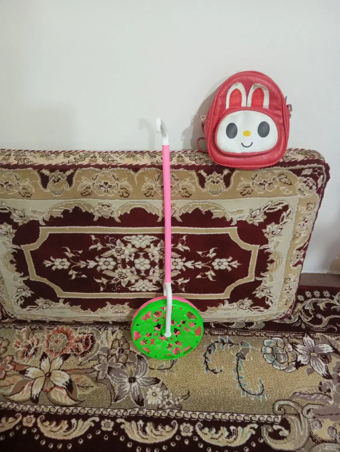 یک عدد ماشین و عروسک و کیف های زیبا|اسباب‌بازی بچه|سنندج, |دیوار