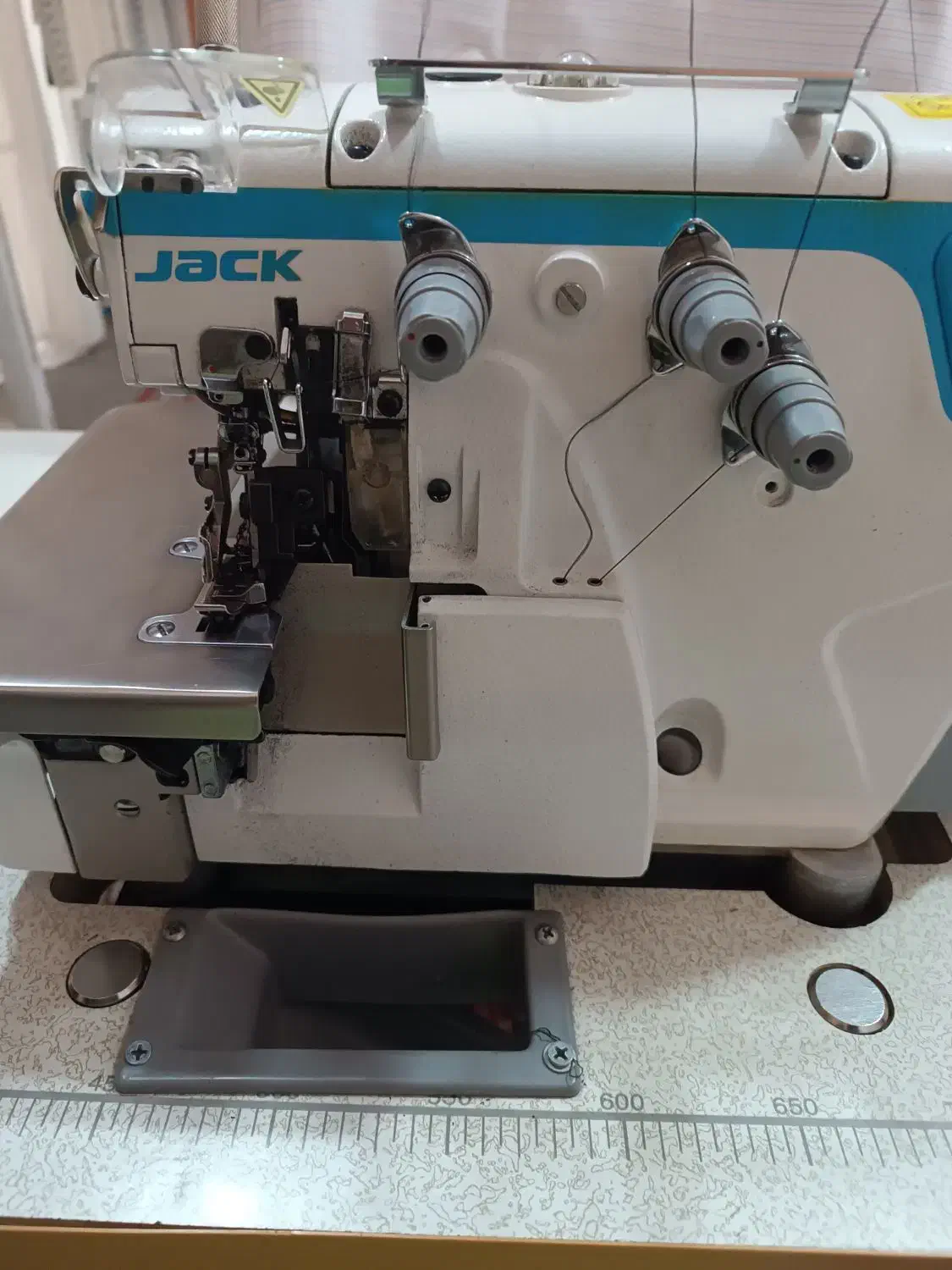 سردوز جک E4 وجک 803ودوتا پروانه در حال خواب تمیز|چرخ خیاطی و ریسندگی|گلبهار, شهر جدید گلبهار|دیوار