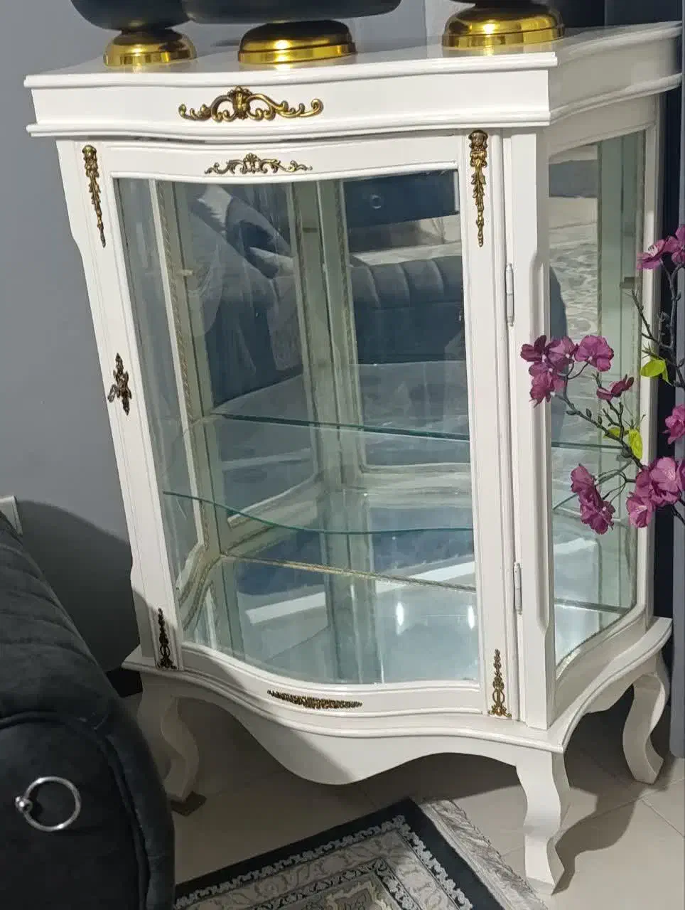 یک عدد ویترین دو طبقه سفید رنگ آینه دار|بوفه، ویترین، کنسول|اصفهان, جاوان|دیوار