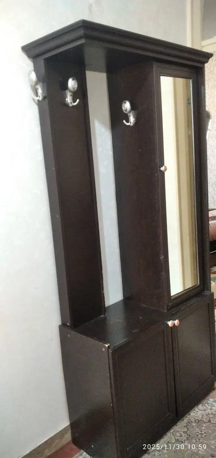 جاکفشی|جاکفشی، کمد، دراور|میانه, |دیوار