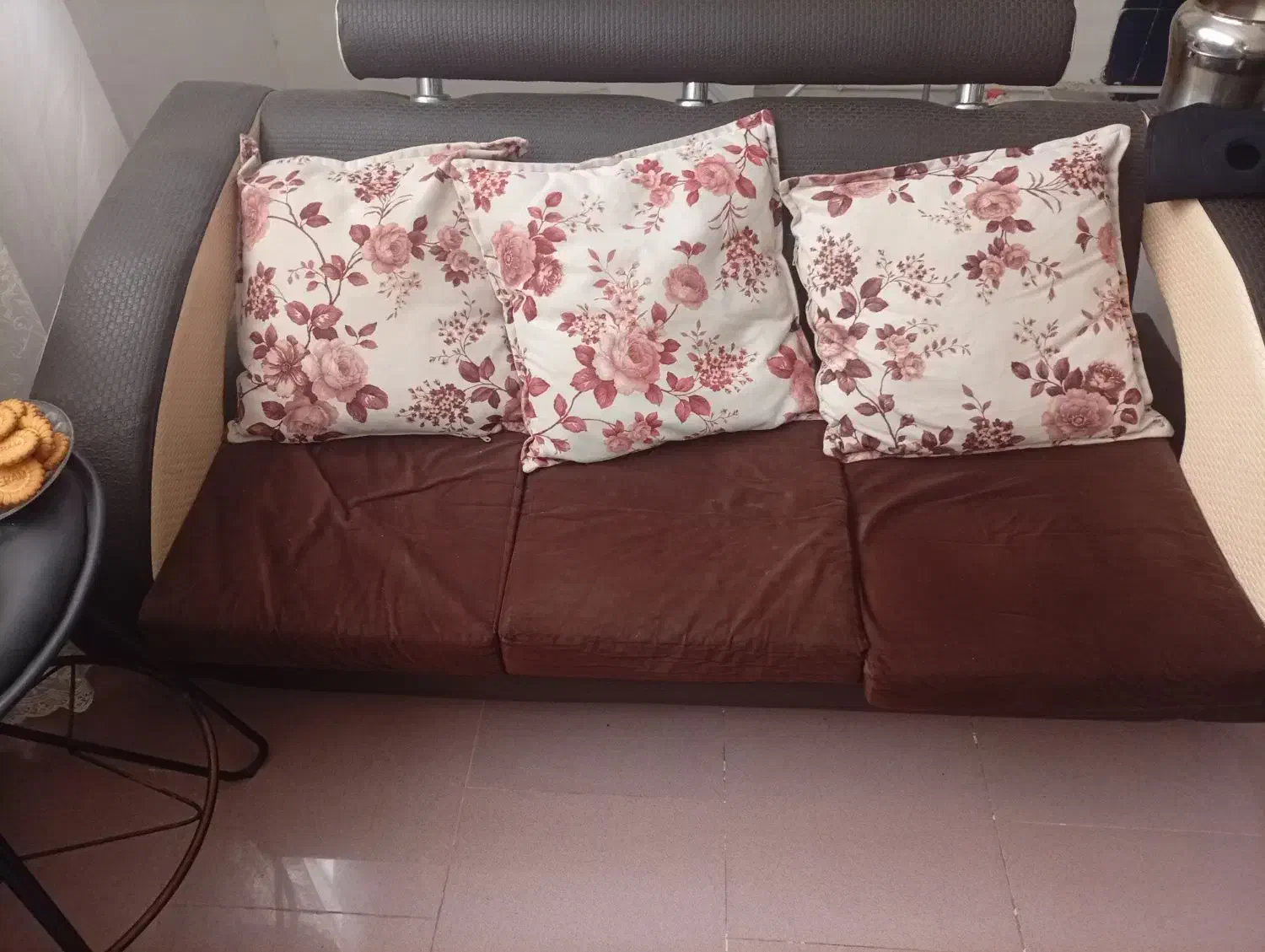 یک دست مبل هفت نفره دست دوم به فروش میرسد|مبلمان خانگی و میز عسلی|سمنان, |دیوار