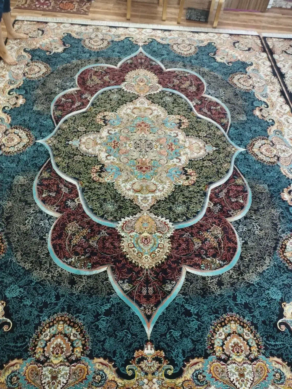 فرش ۷۰۰ شانه دو تا فرش باهم ۲۷ تومن|فرش|قزوین, |دیوار