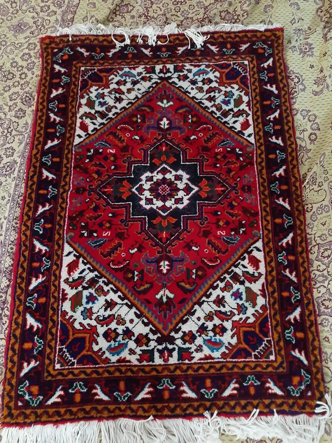 دو عدد فرش کناره و زرنیم ، زرنیم نو هست|فرش|تبریز, |دیوار