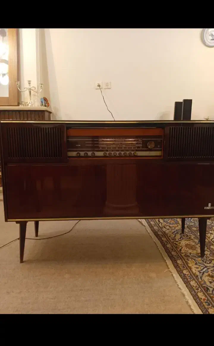 رادیو گرامافون قدیمی|کلکسیون اشیاء عتیقه|تربت‌حیدریه, فرمانداری|دیوار