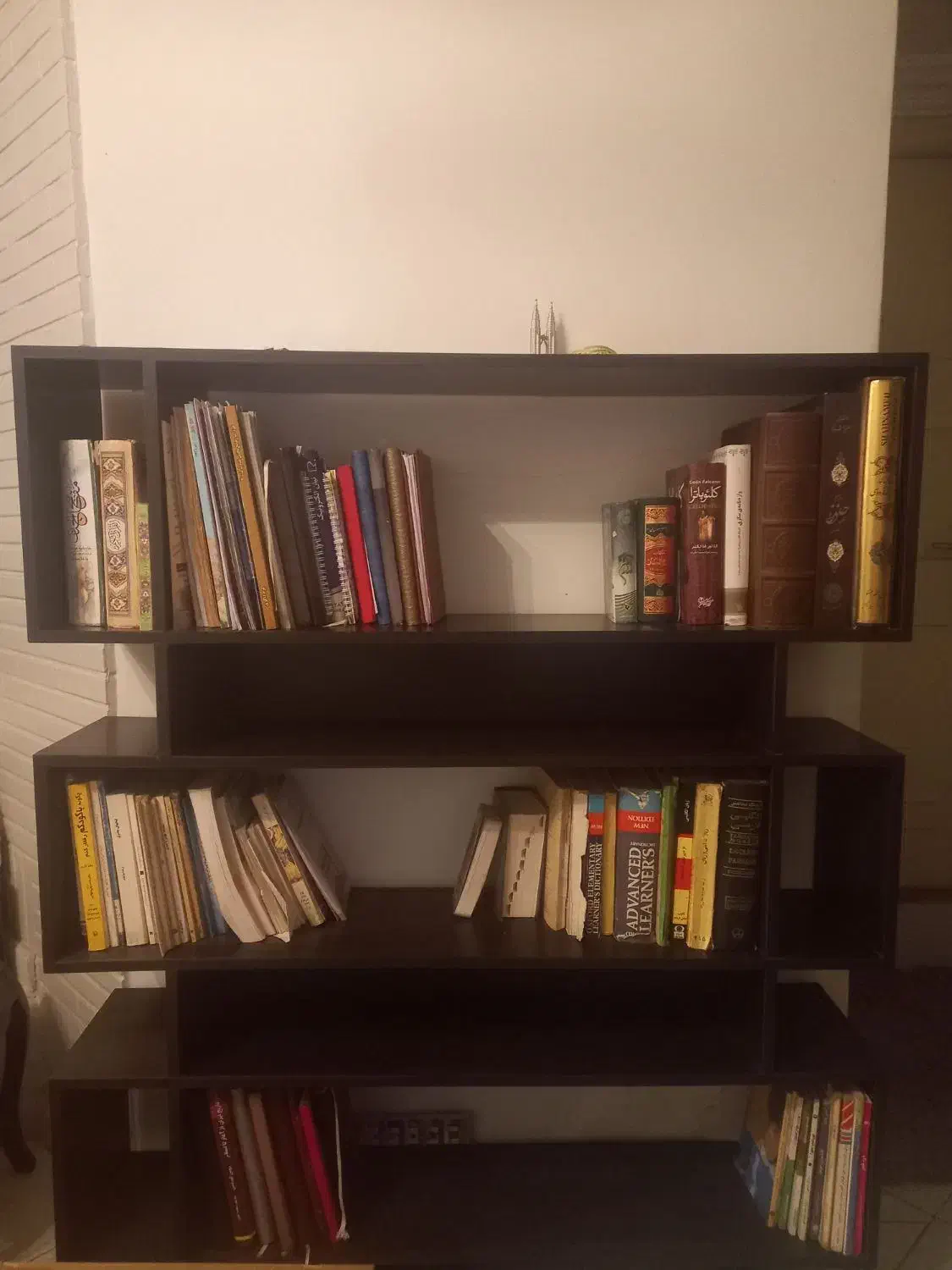 کتابخانه و لوستر و ساعت دیواری|کتابخانه، شلف، قفسه‌های دیواری|گرگان, |دیوار