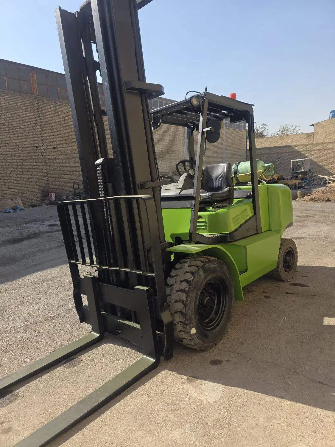 لیفتراک ۵ تن سپاهان ۲۰۱۰|خودرو سنگین|اصفهان, شهرک صنعتی جی|دیوار