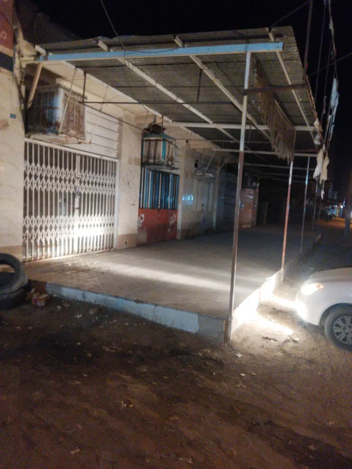 مغازه خیابان انقلاب روبروی استادیوم مرکزشهر|اجارهٔ مغازه و غرفه|سراوان, |دیوار