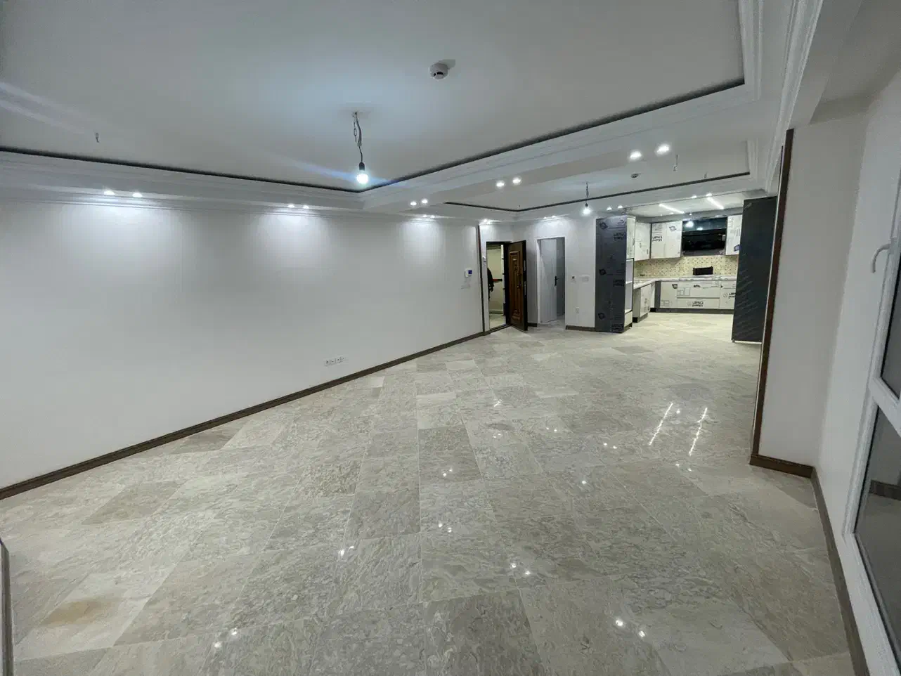 آپارتمان ۱۲۳ متری ۳ خواب غرق نور خوش نقشه|فروش آپارتمان|تهران, کاج|دیوار