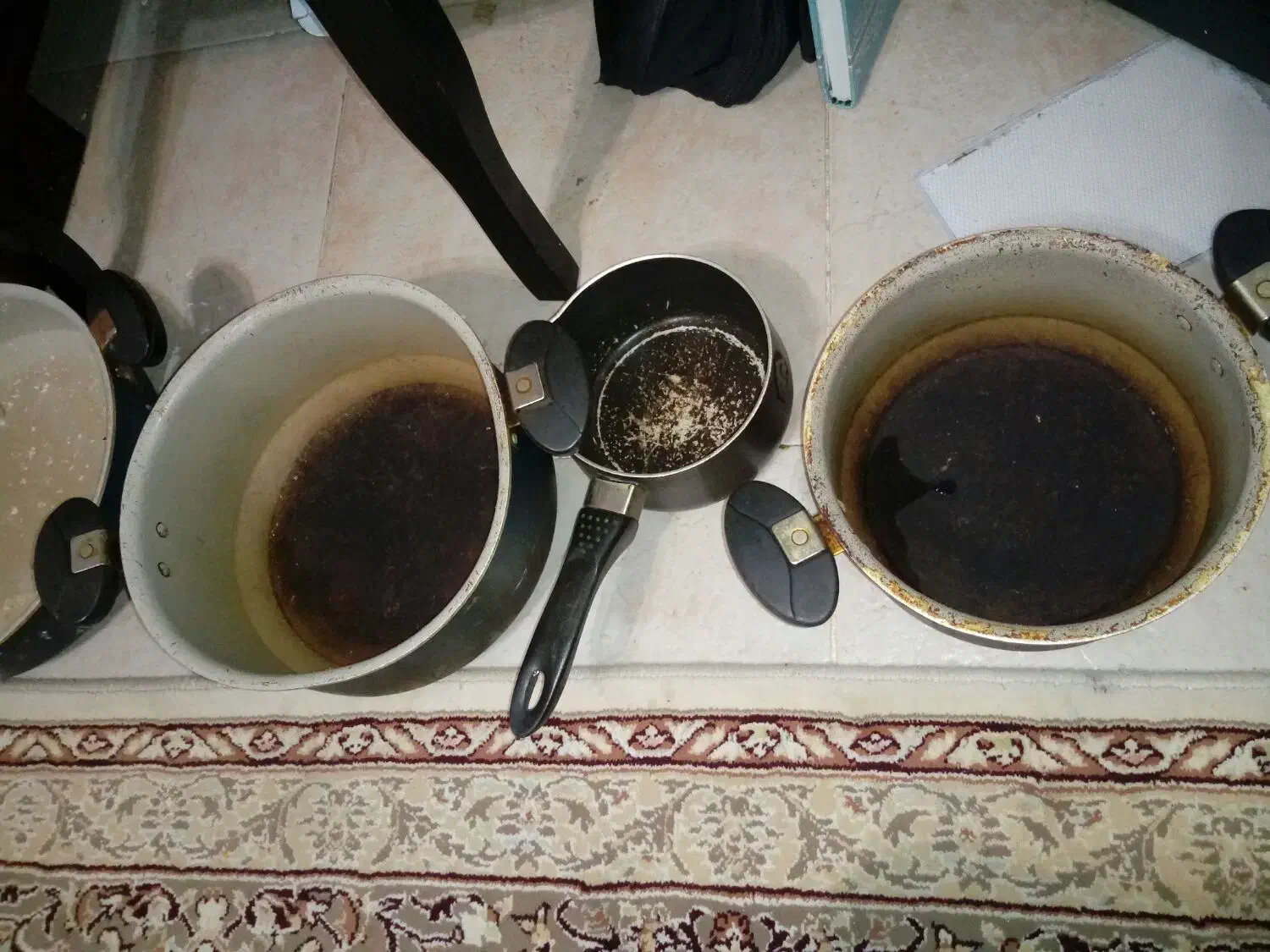 قابلمه.ماهیتابه|ظروف پختوپز|کیش, |دیوار