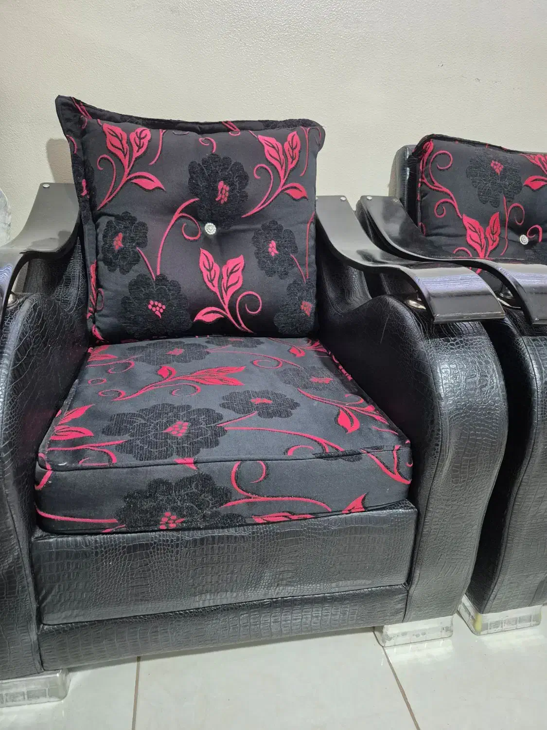 مبل دست دوم در حد نو|مبلمان خانگی و میز عسلی|شاهین‌شهر, شهرک ردانی پور|دیوار