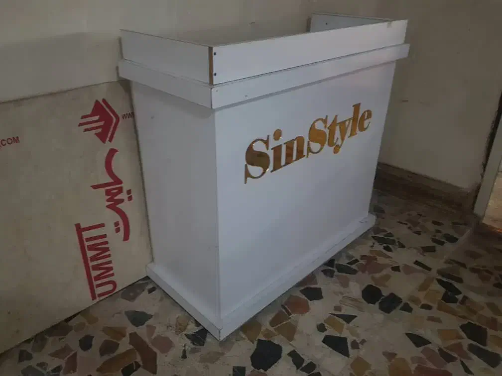 دکور مغازه وویترین وکلیه لوازم بوتیک درحدنو|فروشگاه و مغازه|رشت, رشتیان|دیوار