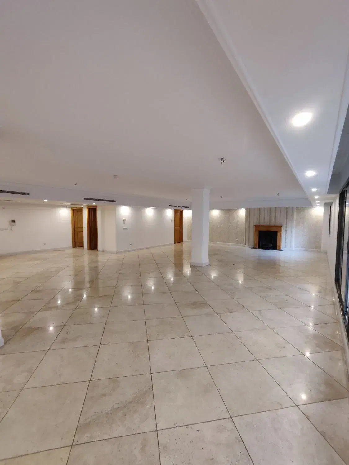 فرشته/420م 4خ+تراس وسیع/بهترین لوکیشن/قیمت اکازیون