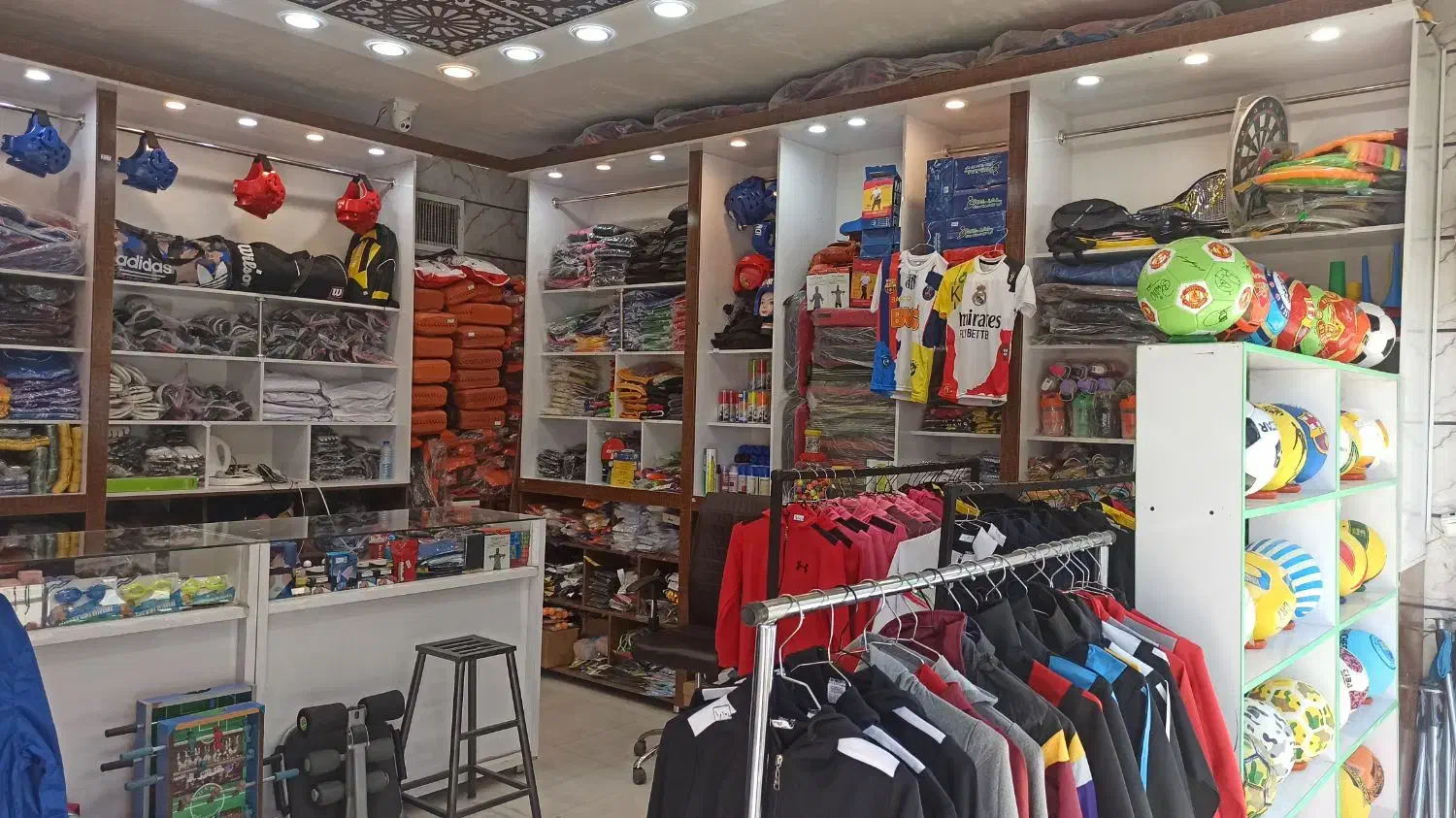 فروشنده خانم|استخدام خدمات فروشگاه و رستوران|خرمآباد, |دیوار