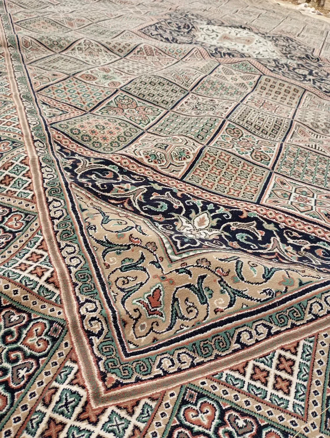 فرش ۱۲ و ۹ متری|فرش|آستانه اشرفیه, |دیوار