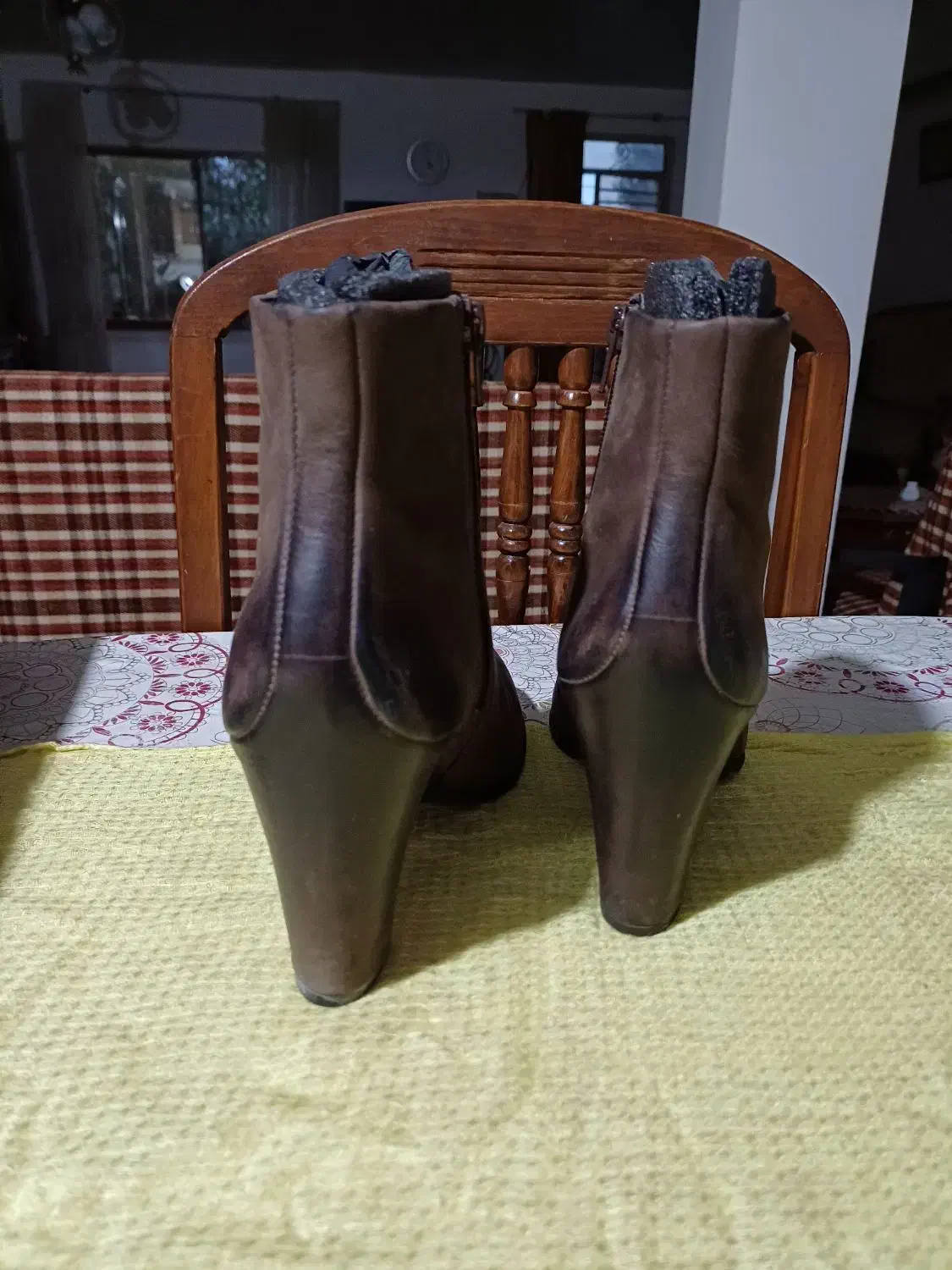 نیم بوت وکفش|کیف، کفش، کمربند|لشت نشا, |دیوار