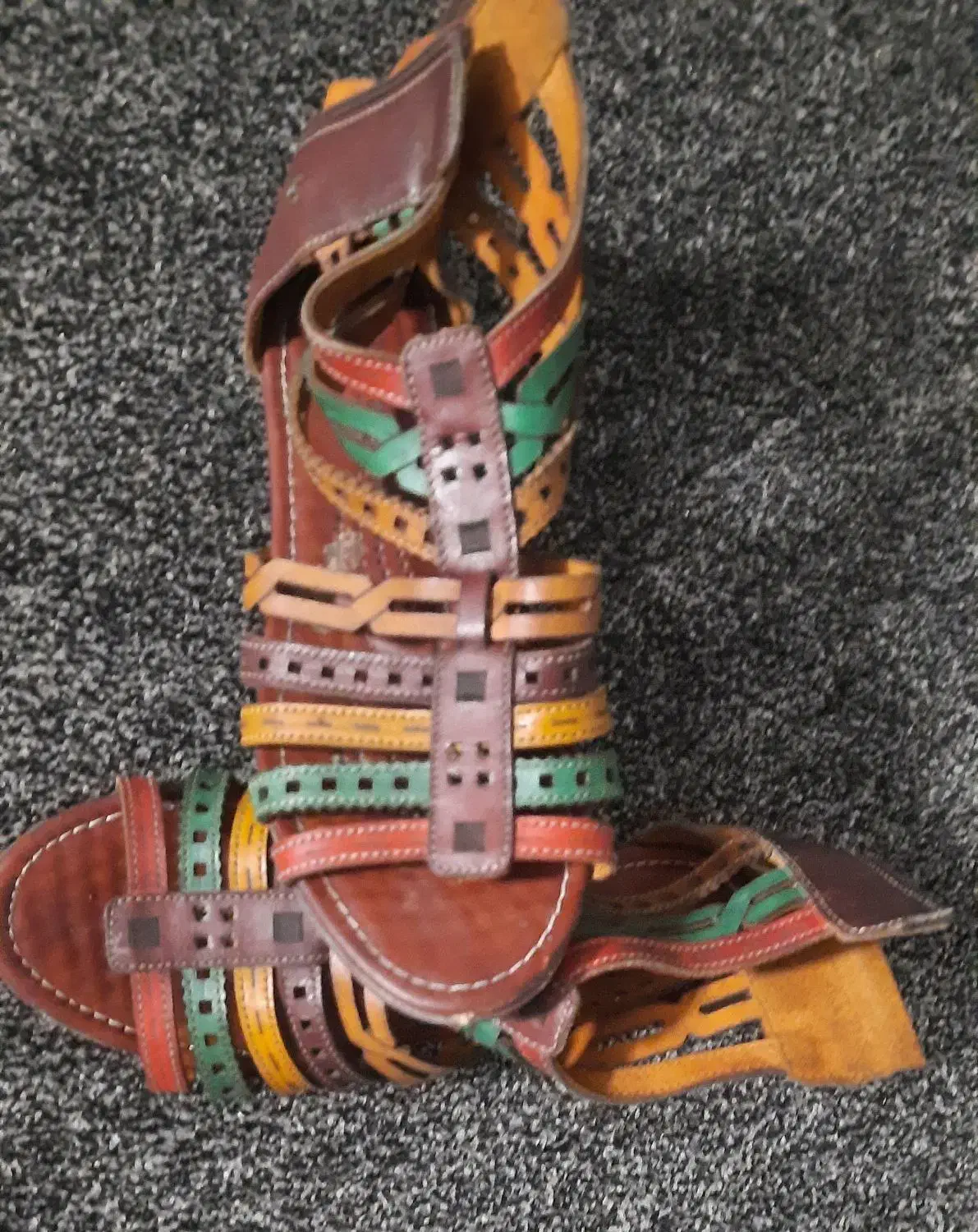 فروشی|کیف، کفش، کمربند|کیش, |دیوار