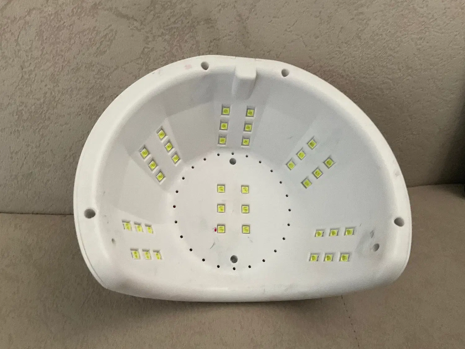 یووی|آرایشگاه و سالن‌های زیبایی|برازجان, |دیوار