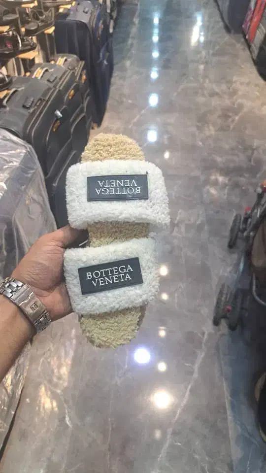 کفش|کیف، کفش، کمربند|آران و بیدگل, |دیوار