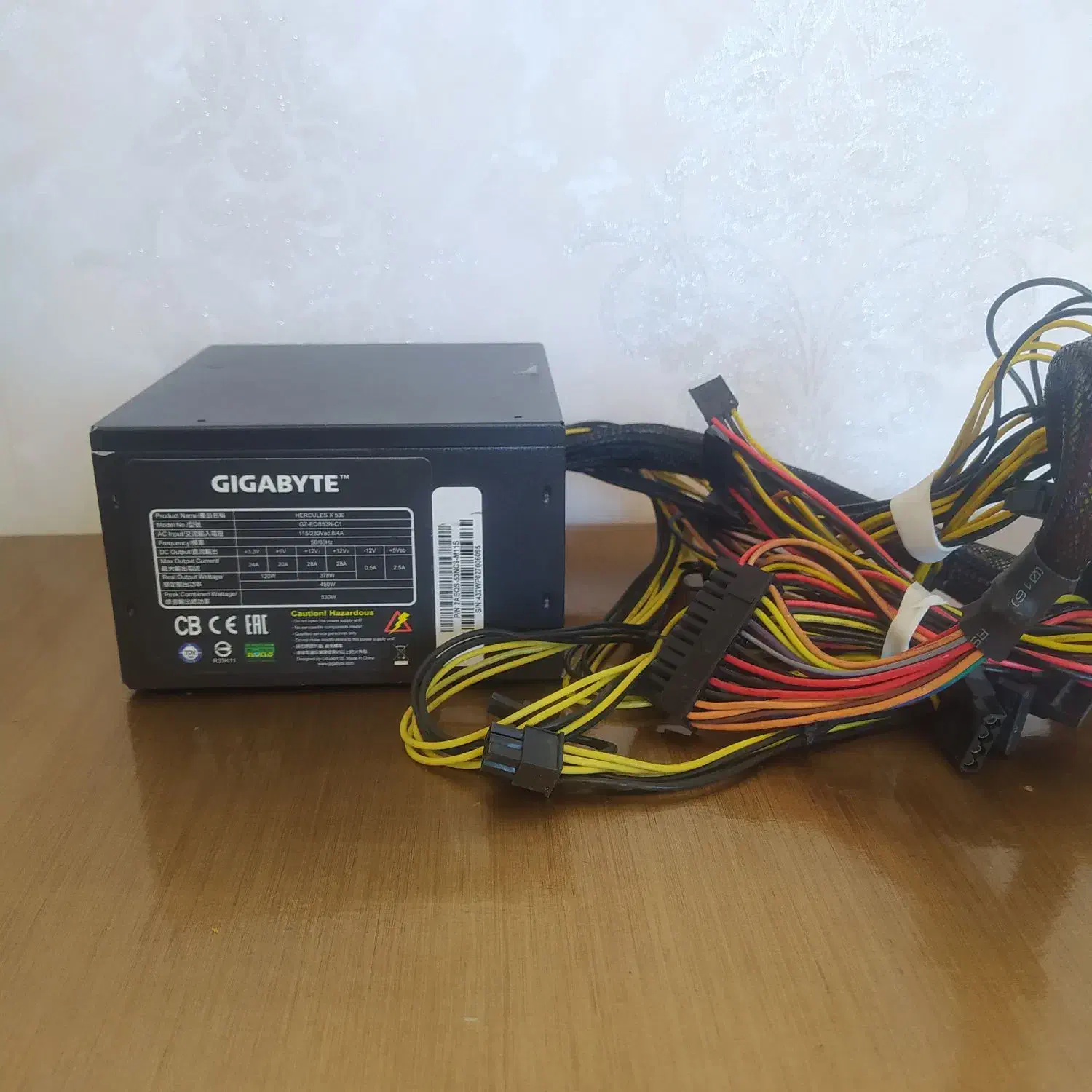 پاور گیگابایت ۵۳۰ وات فن صدا میده.|قطعات و لوازم جانبی رایانه|پرند, فاز ۲|دیوار