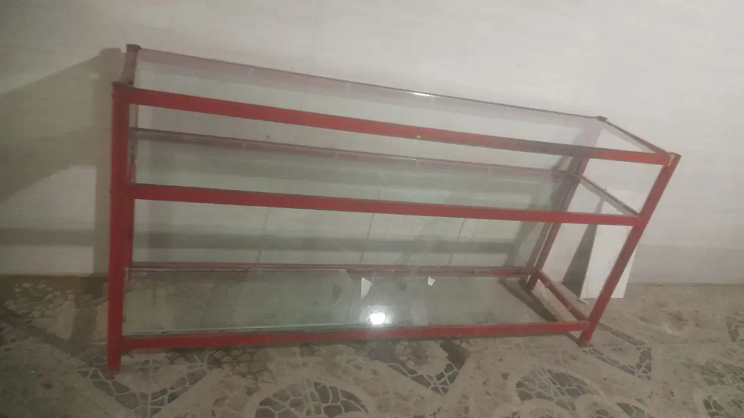 ویترین دست دوم سالم و تمیز قیمت مناسب|بوفه، ویترین، کنسول|دلوار, |دیوار