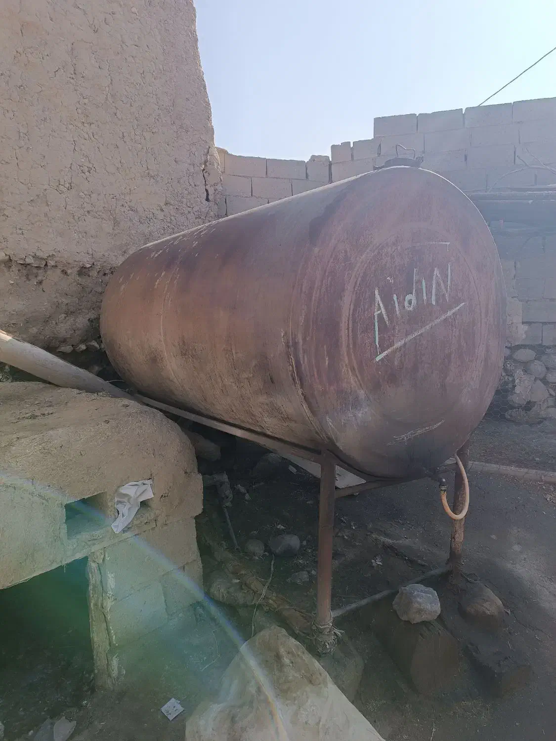 تانکر دوهزارلیتری|مصالح و تجهیزات ساختمان|لیلان, |دیوار