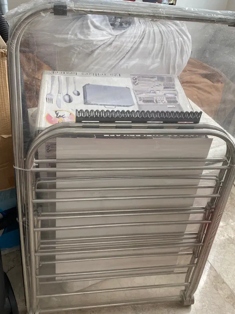 جای رخت پهن کن|بندرخت و رخت‌آویز|پردیس, فاز ۲|دیوار