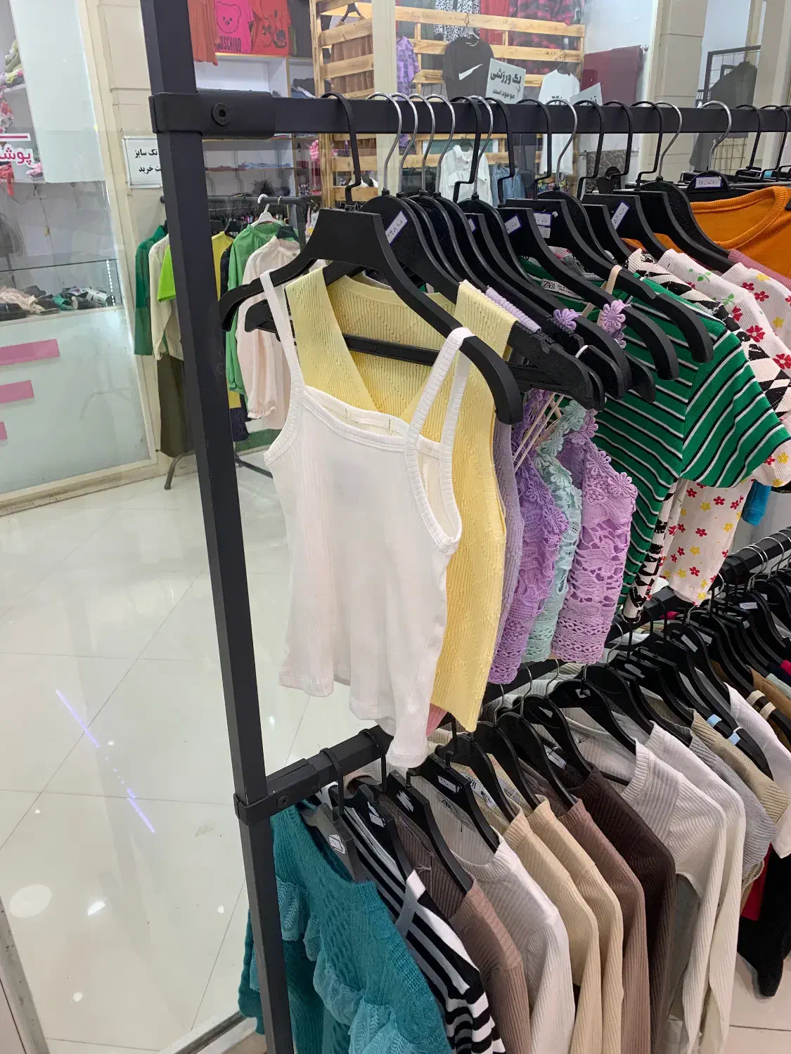 تاپ سفید|لباس|گنبد کاووس, |دیوار