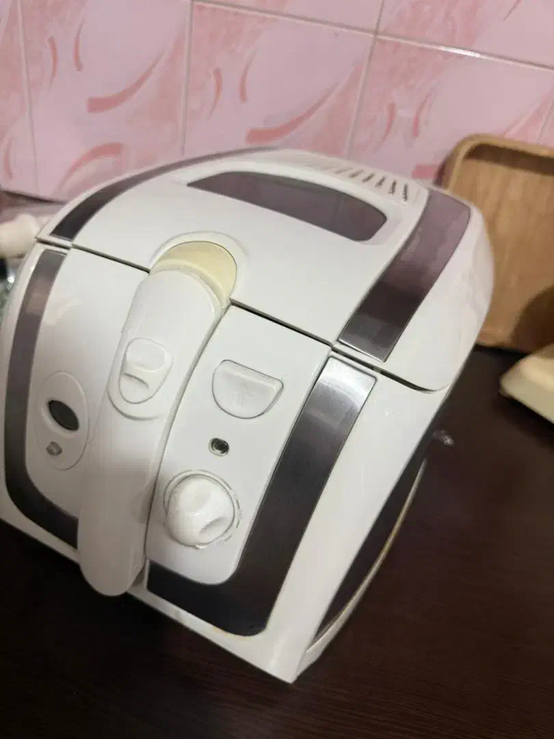 چرخ گوشت و پلوپز و توستر و هواپز و سرخ همه با هم|سایر لوازم برقی|رشت, باهنر|دیوار