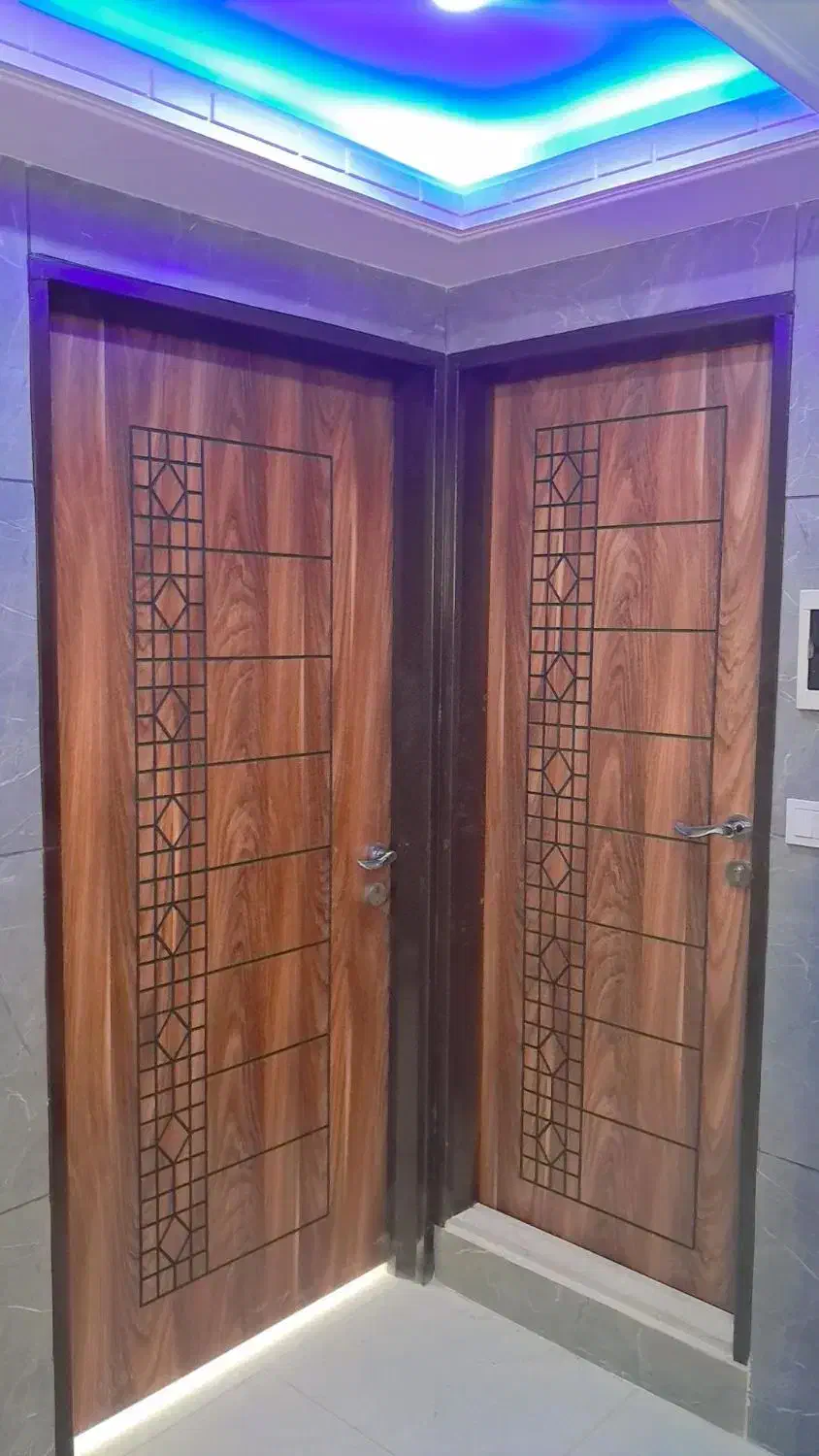 ساخت و نصب انواع درب چوبی|خدمات پیشه و مهارت|یزد, |دیوار