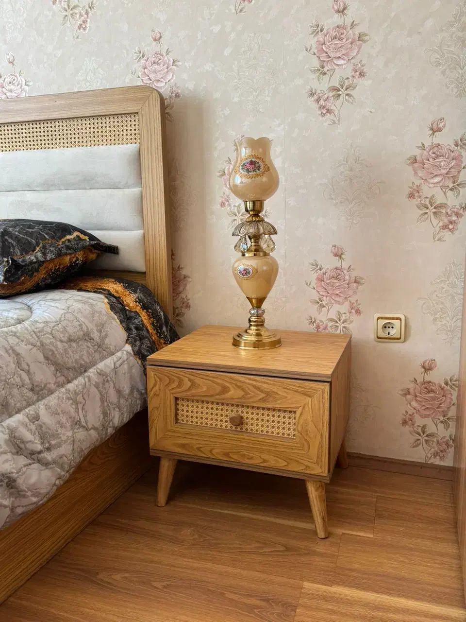 سرویس خواب دونفره با رو تختی در رنگبندی مختلف  تشک|تخت و سرویس خواب|پرند, فاز ۳|دیوار