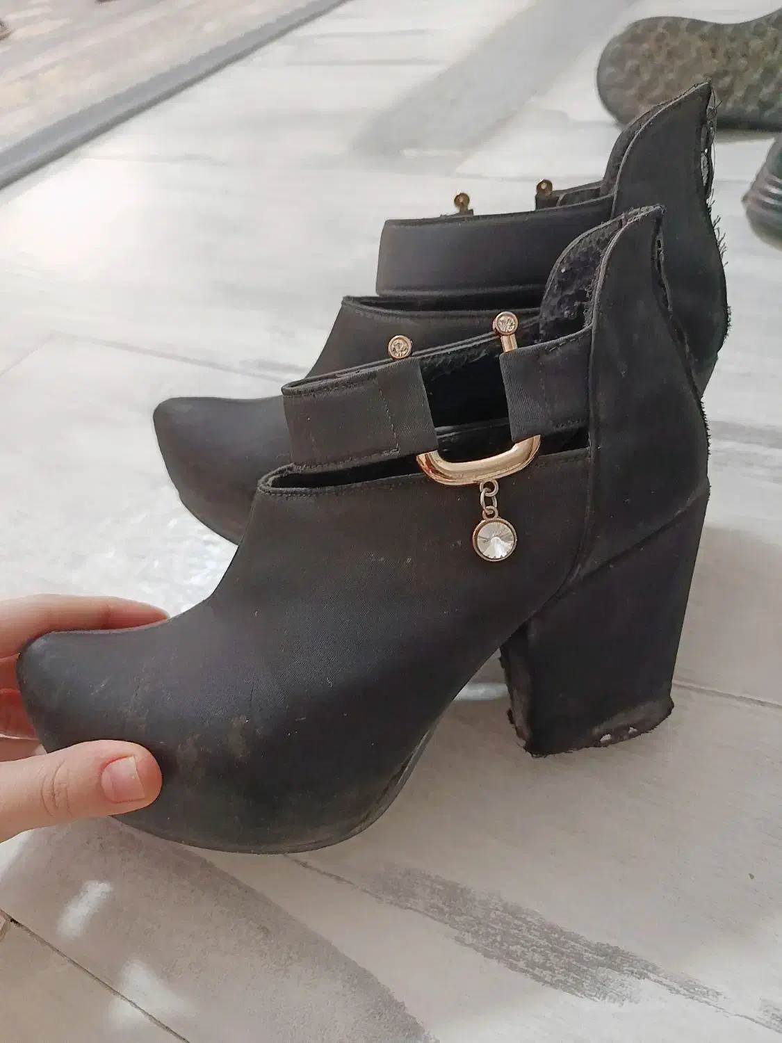 تعدادی کفش در حد نو حراج|کیف، کفش، کمربند|اندیشه, اندیشه فاز ۲|دیوار