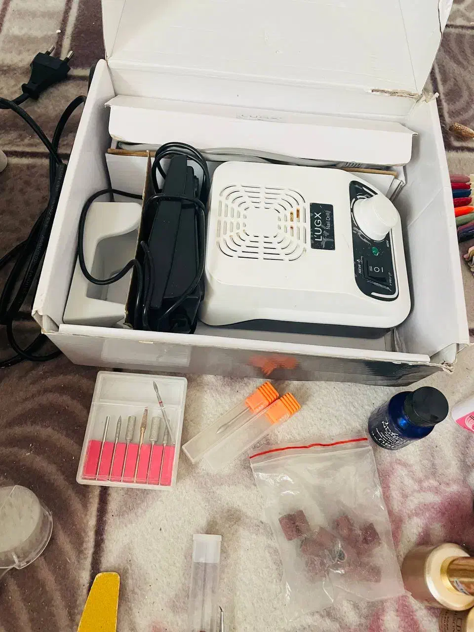 لوازم کاشت ناخن|آرایشگاه و سالنهای زیبایی|بجنورد, |دیوار